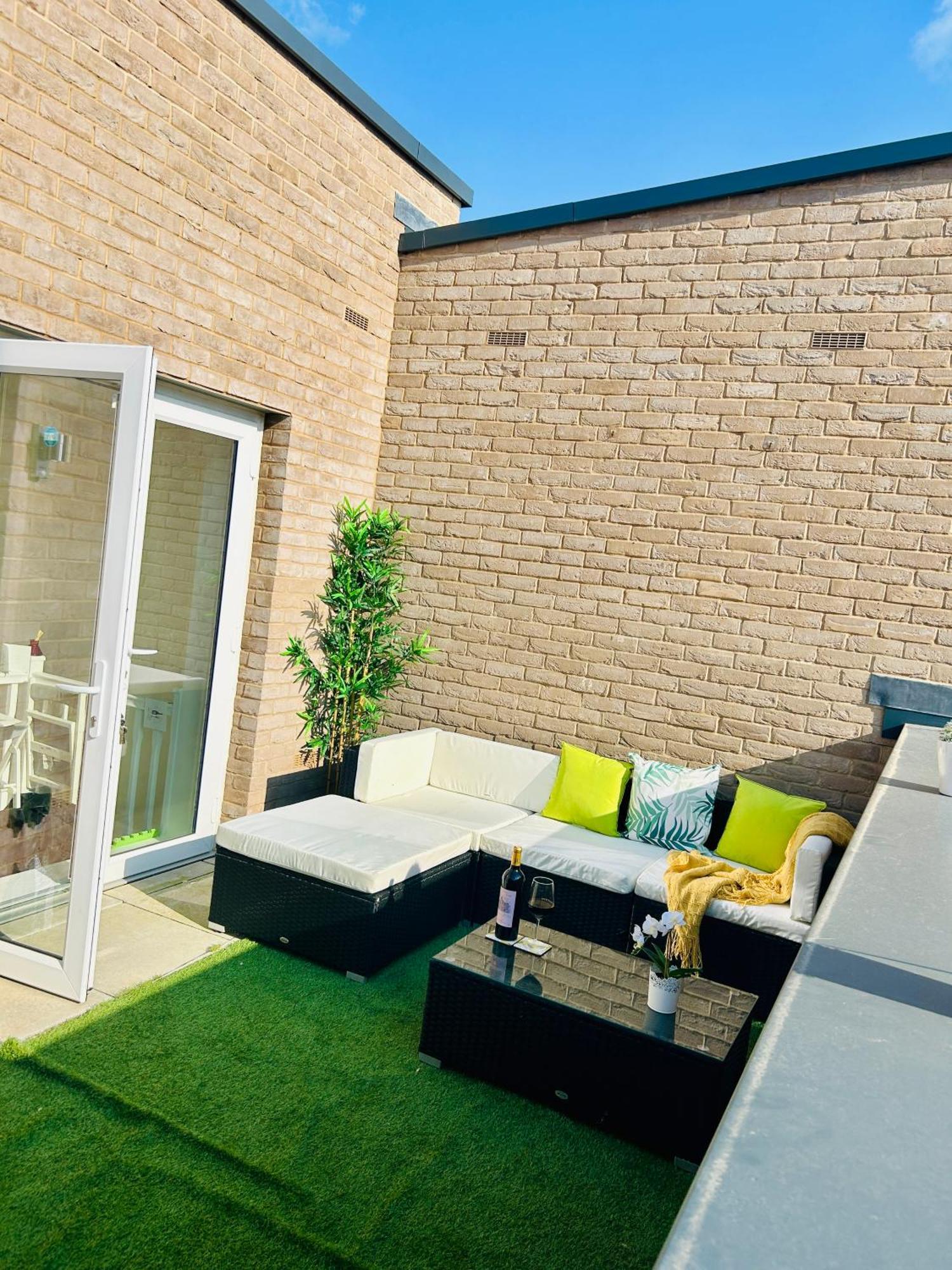Comfortable Double Room & Single Room In Vibrant Hatfield Neighbourhood Exteriör bild